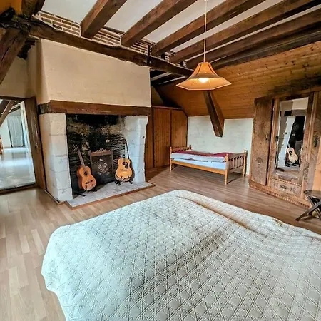 Casa de Férias Maison Familiale En Pleine Foret Mouliherne