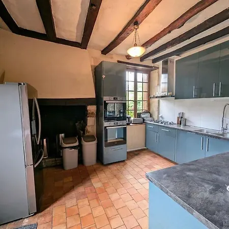Casa de Férias Maison Familiale En Pleine Foret Mouliherne